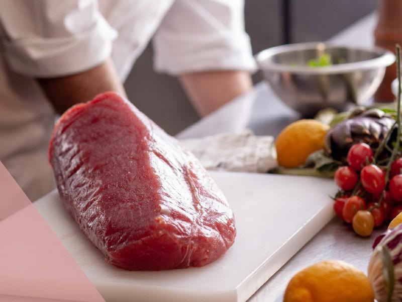 Tía Leunora Restaurante Pula - Preparación de la carne