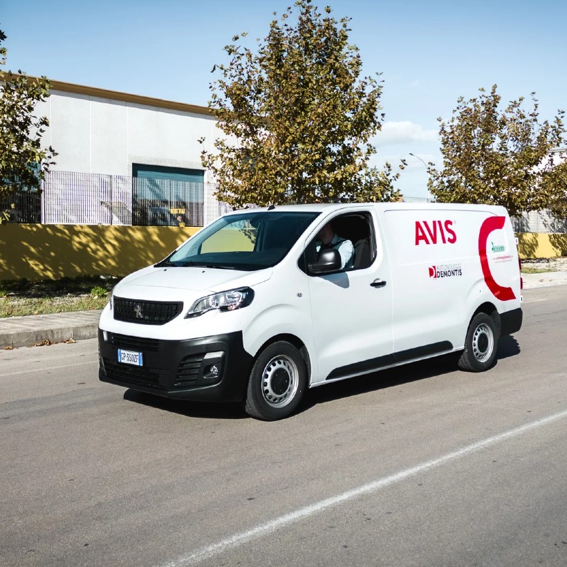 Autonoleggi Demontis Furgoni Vista laterale