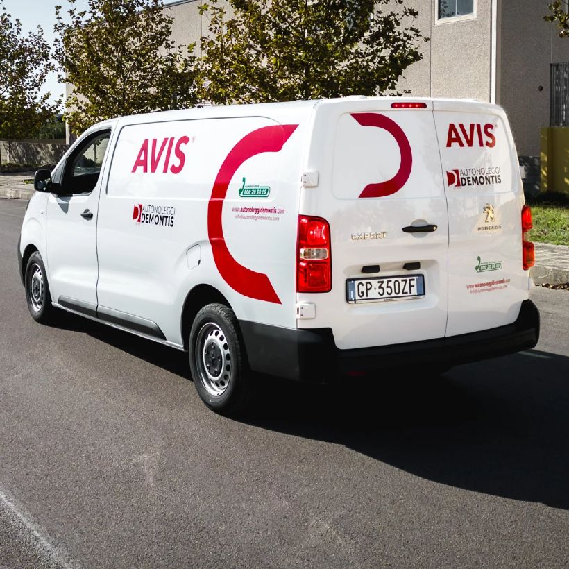 Autonoleggi Demontis Furgoni vista posteriore