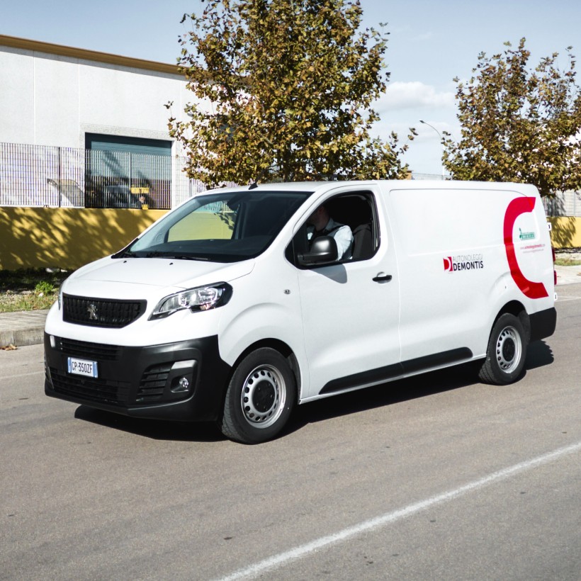 Autonoleggi demontis veicolo commerciale side